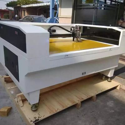 Mesin Pemotong Laser Pakaian Pakaian Seamless Pengembangan Produk Perekatan
