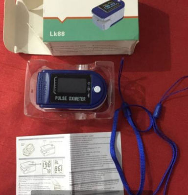 Aman 58*32*33.2mm 1060hPa Pulse Oximeter Dengan Monitor Detak Jantung Dual Color OLED